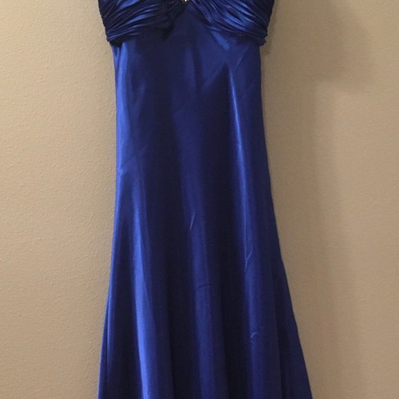 Beaded V-neck Floor Length Gown - Picture 3 of 7